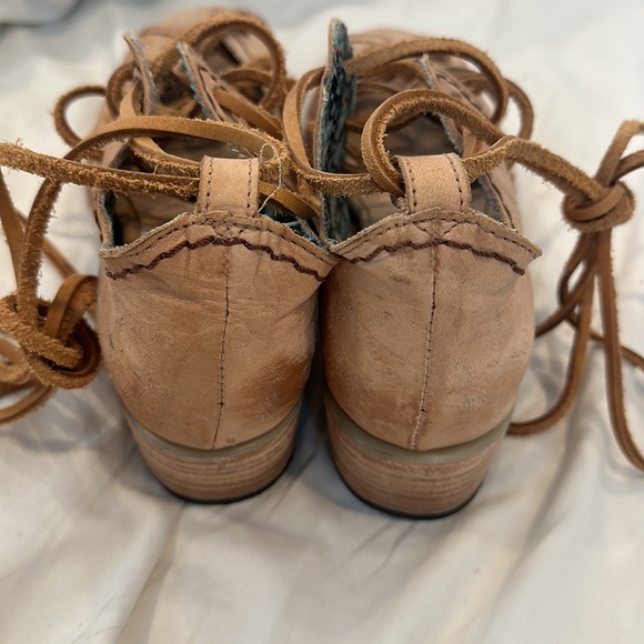 NWT  Freebird Peace lace up shoes - Picture 8 of 12